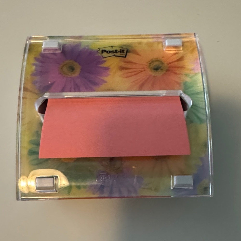 Floral Note Dispenser with Pink Notes